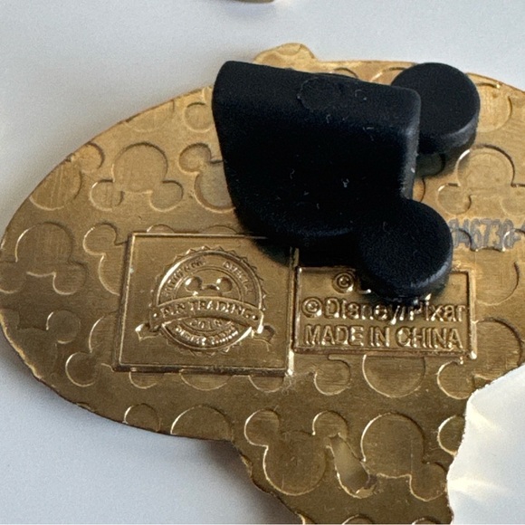 DISNEY THE INCREDIBLES OVAL  SPLENDID PINS SET LANYARD PIN  SET OF 5 2018 - Picture 8 of 10